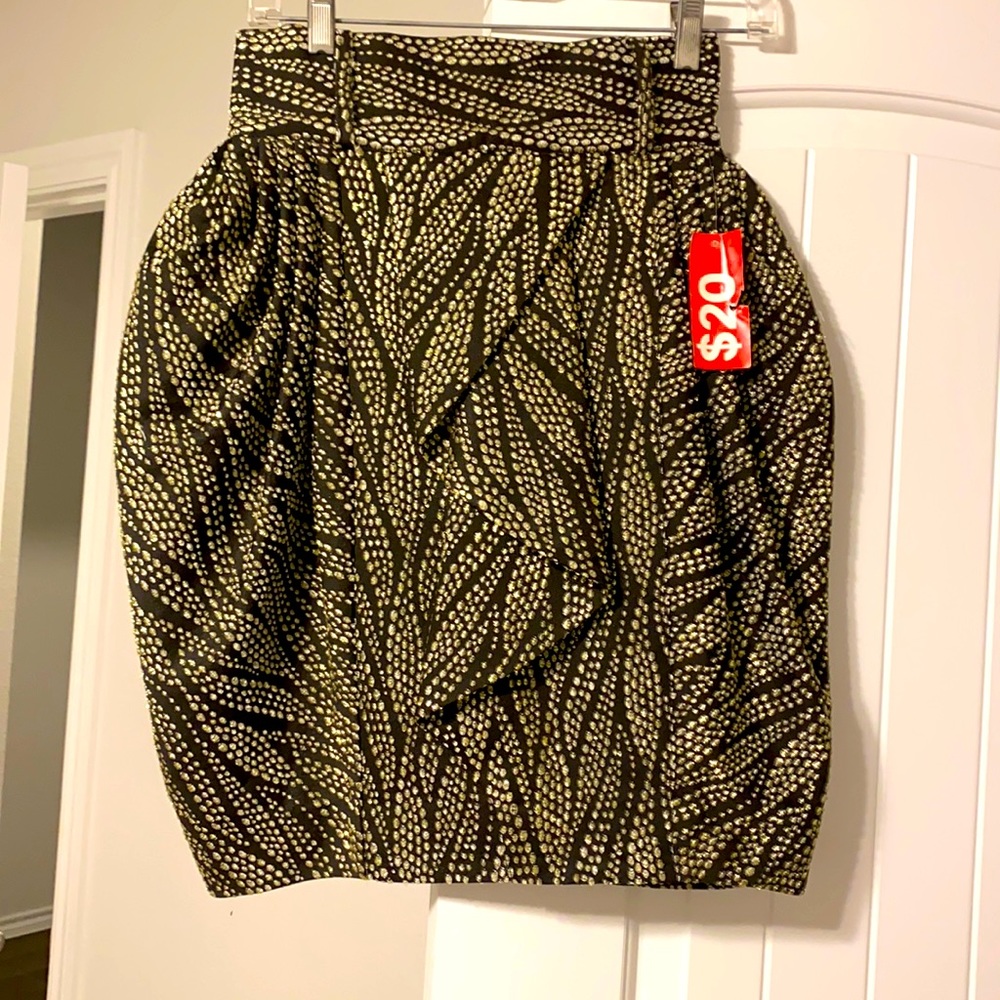 Brand new never been worn high waisted skirt with a ruffle in the front.